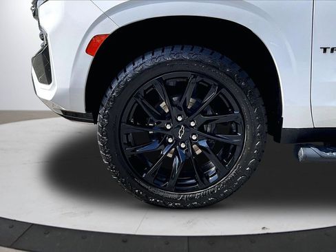 Used 2021 Chevrolet Tahoe Z71 w/ Z71 Off-Road Package AWD/4WD image 32