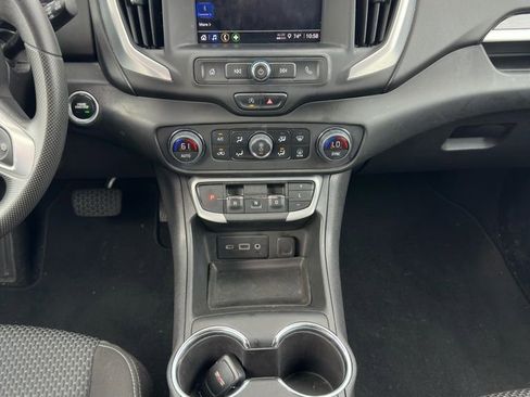 Used 2022 GMC Terrain SLE w/ Driver Convenience Package image 9