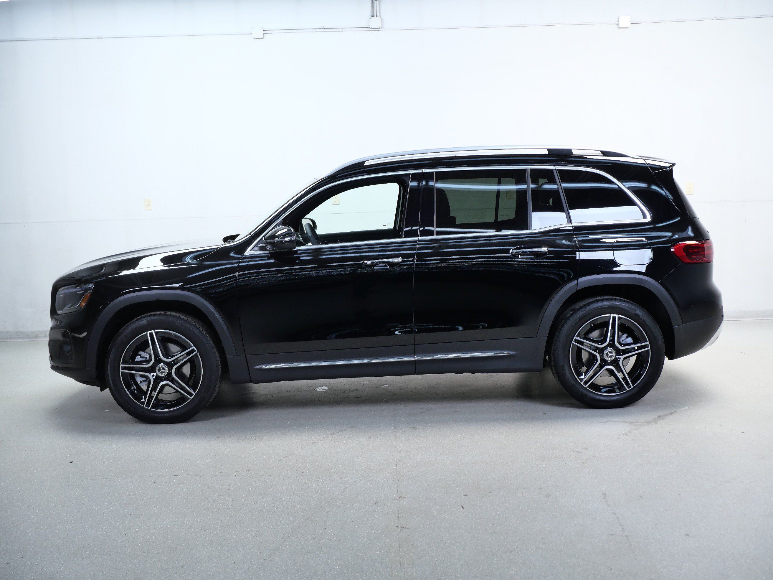 New 2026 Mercedes-Benz GLB 250 4MATIC image 5