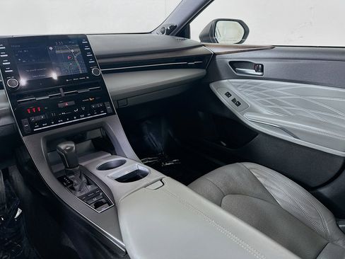 Used 2019 Toyota Avalon Limited image 23