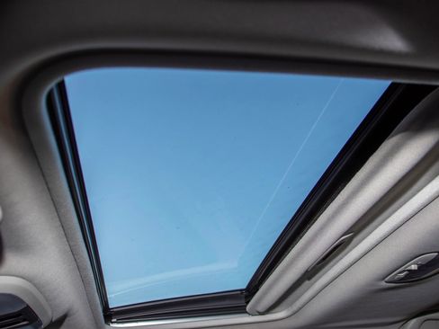 Used 2020 Subaru Crosstrek 2.0i Limited w/ Moonroof Package image 16