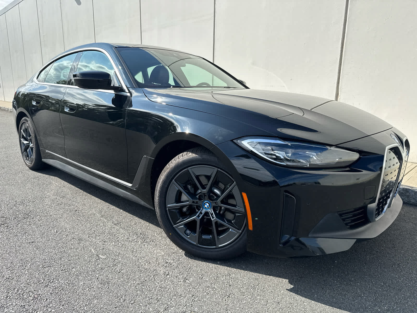 Used 2024 BMW i4 eDrive35 RWD image 1