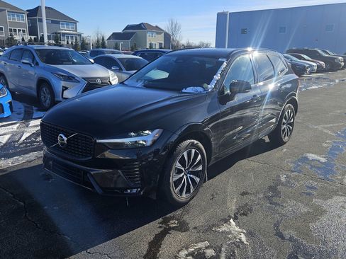 Certified 2025 Volvo XC60 B5 Core image 8