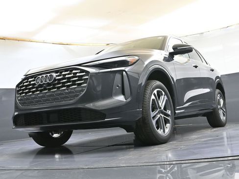 Certified 2025 Audi Q5 Premium w/ Convenience Package image 34