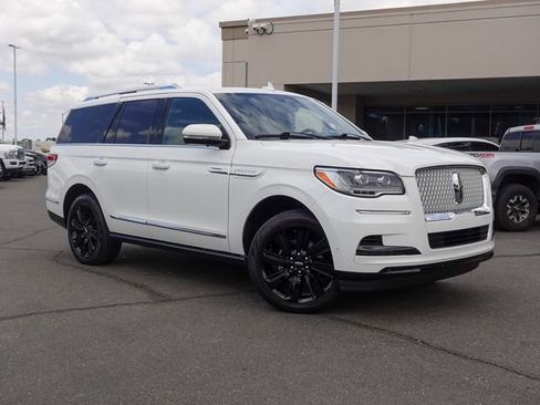 Used 2022 Lincoln Navigator Reserve AWD/4WD image 5