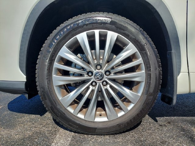 Certified 2020 Toyota Highlander Platinum AWD/4WD image 42