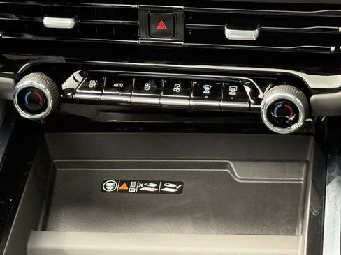 New 2025 Chevrolet Suburban LT w/ Comfort Package image 29