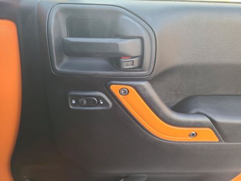 Used 2013 Jeep Wrangler Unlimited Rubicon w/ Connectivity Group AWD/4WD image 20