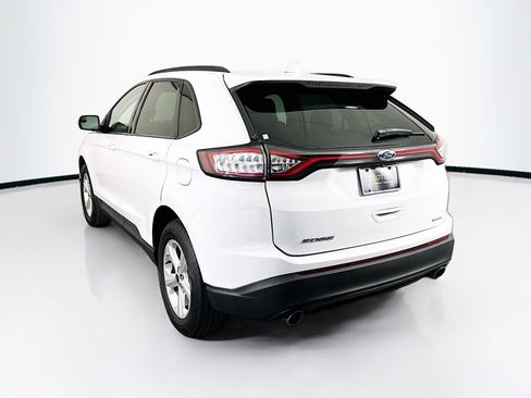 Used 2018 Ford Edge SE FWD image 5