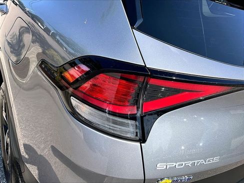 Used 2025 Kia Sportage LX AWD/4WD image 32