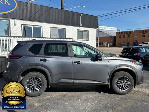 Used 2024 Nissan Rogue S image 4