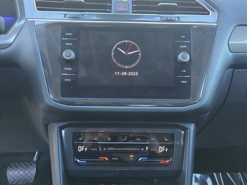 Used 2022 Volkswagen Tiguan SE image 12