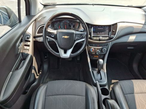 Used 2022 Chevrolet Trax LT w/ LT Convenience Package AWD/4WD image 11