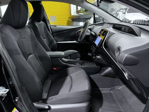 Used 2021 Toyota Prius LE image 16