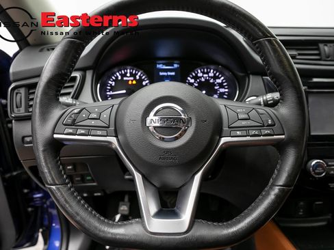 Used 2017 Nissan Rogue SL w/ SL Premium Package AWD/4WD image 10