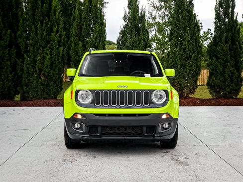 Used 2018 Jeep Renegade Latitude AWD/4WD image 3