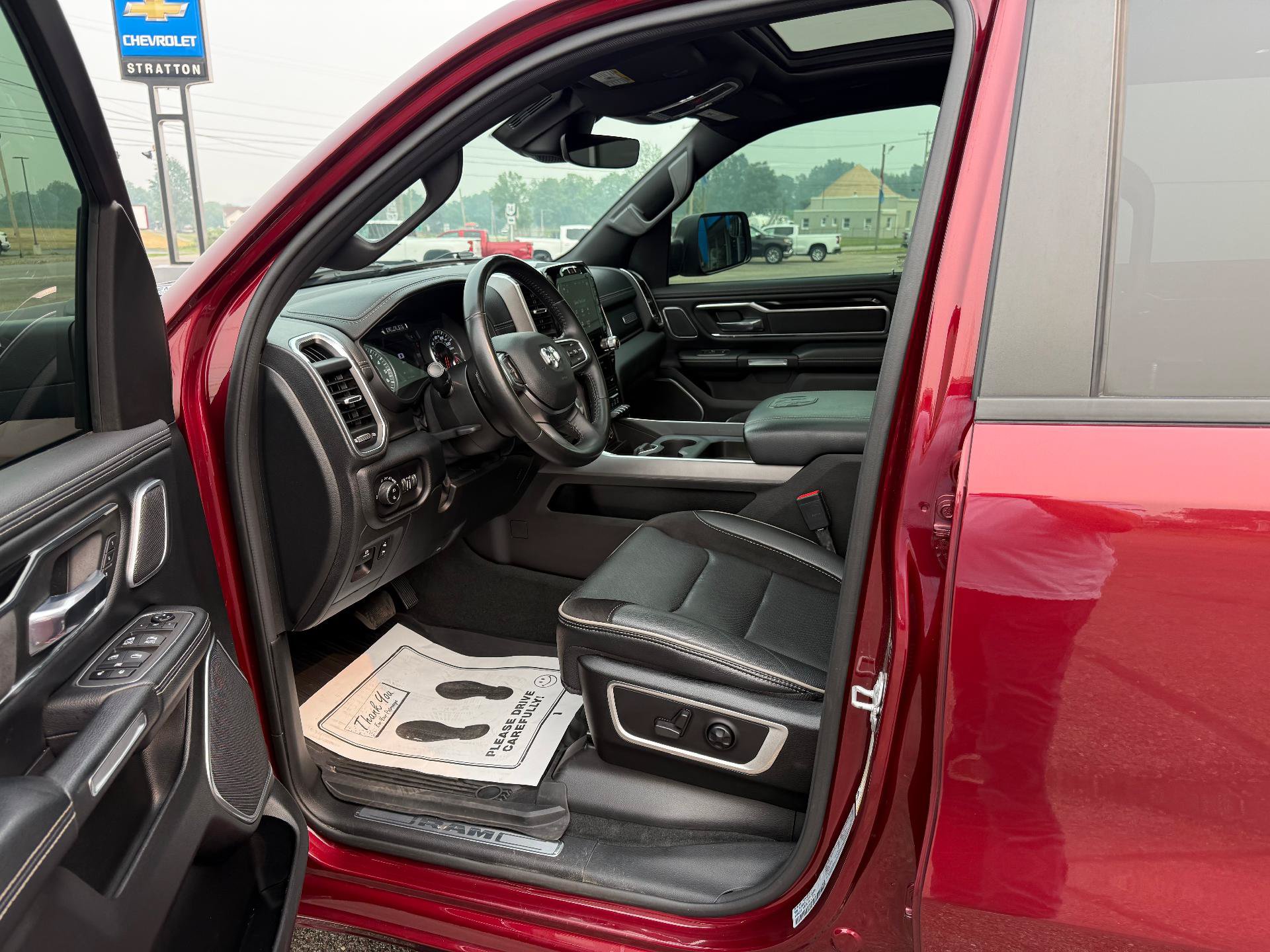 Used 2021 RAM 1500 Laramie AWD/4WD image 11