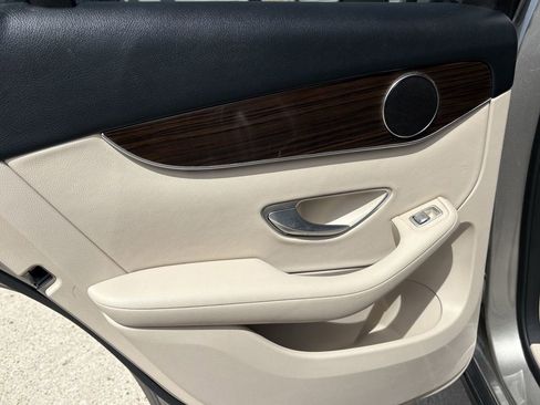 Used 2020 Mercedes-Benz GLC 300 w/ Premium Package image 22