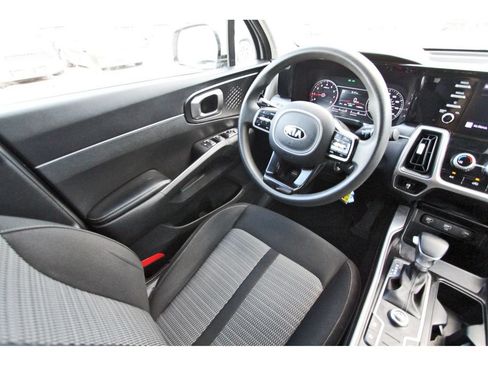 Used 2021 Kia Sorento LX FWD image 9