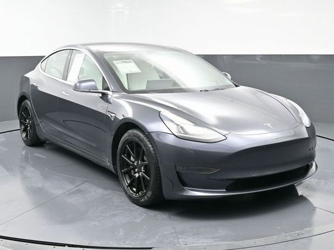 Used 2018 Tesla Model 3 Long Range image 2