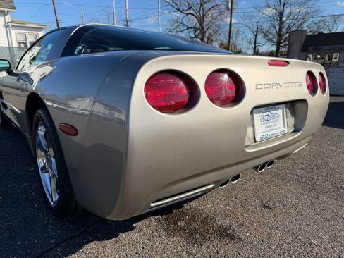 Used 2001 Chevrolet Corvette Coupe w/ Preferred Equipment Group1 image 42