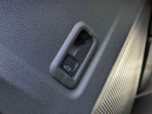 New 2026 Volkswagen Tiguan SE R-Line FWD image 31