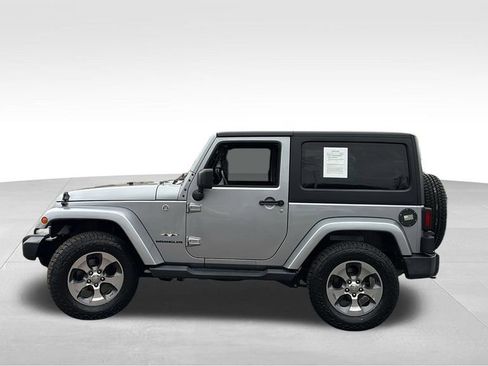 Used 2017 Jeep Wrangler Sahara image 4