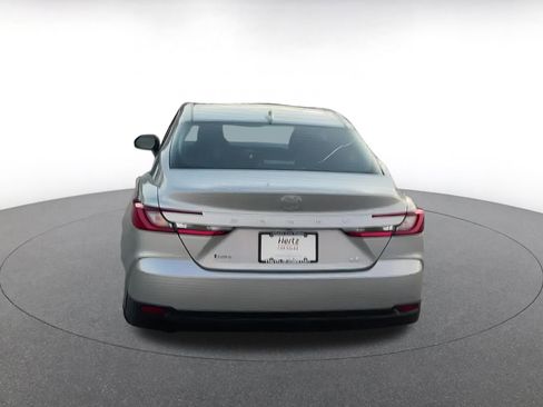 Used 2025 Toyota Camry LE image 11