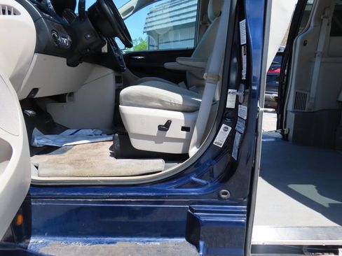 Used 2012 Dodge Grand Caravan Crew w/ Crew Value Pkg FWD image 7