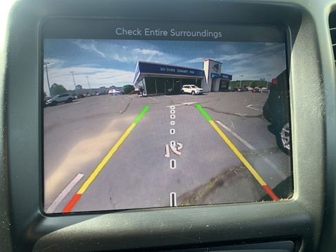 Used 2018 Jeep Cherokee Latitude Plus AWD/4WD image 17