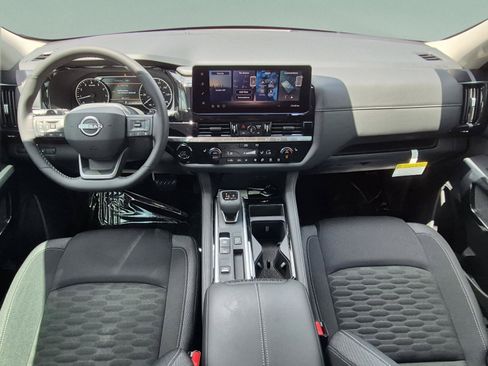 Used 2026 Nissan Pathfinder SV FWD image 13