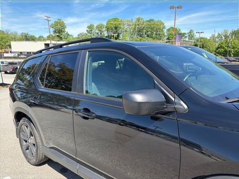 Used 2025 Honda Pilot Sport image 7