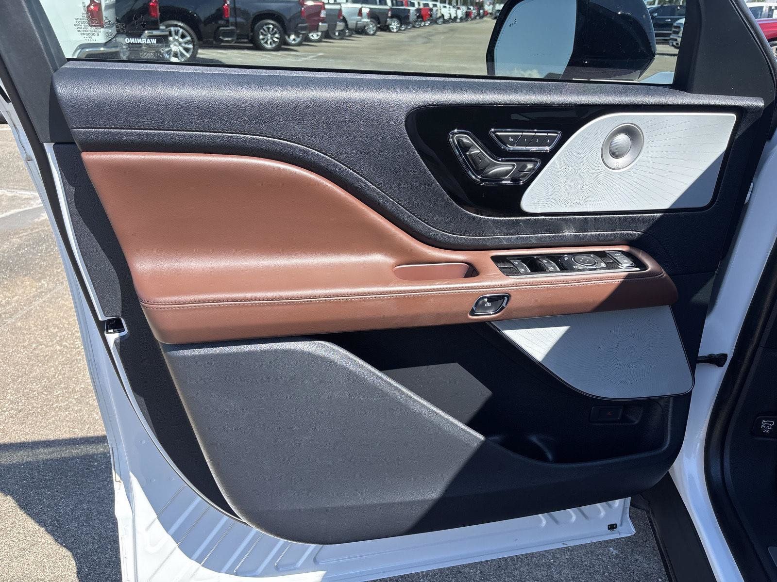 Used 2025 Lincoln Aviator Reserve w/ Luxury Package RWD image 27