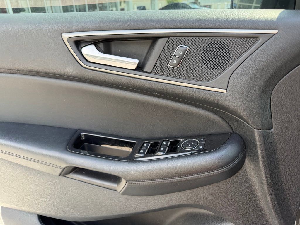 Used 2016 Ford Edge SEL w/ Equipment Group 201A FWD image 27