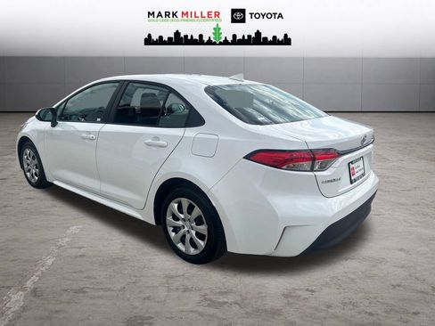 Certified 2025 Toyota Corolla LE FWD image 3
