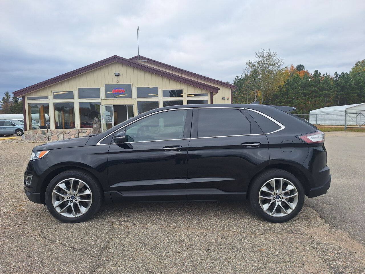 Used 2018 Ford Edge Titanium w/ Equipment Group 302A AWD/4WD image 1