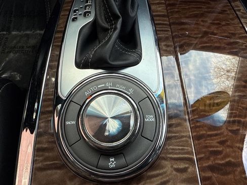 Used 2017 Nissan Armada Platinum image 20