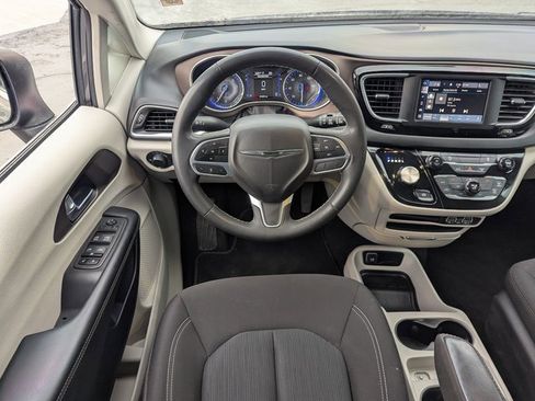Used 2023 Chrysler Voyager LX image 27