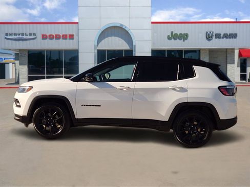 Used 2022 Jeep Compass Altitude w/ Convenience Group image 3