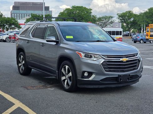 Used 2018 Chevrolet Traverse LT AWD/4WD image 3