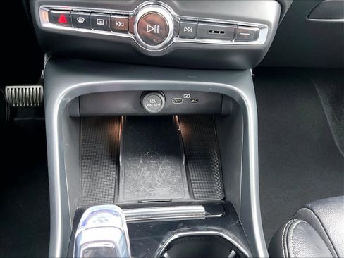 Used 2023 Volvo XC40 B5 Ultimate AWD/4WD image 36