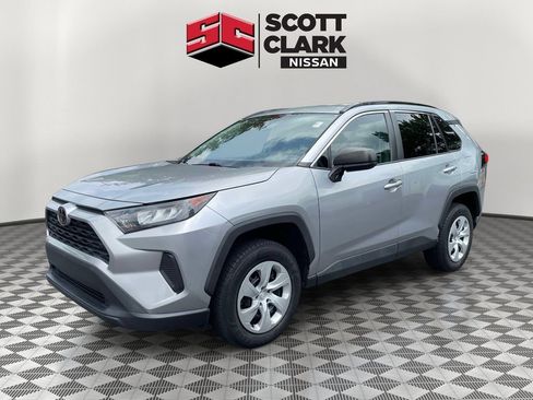 Used 2020 Toyota RAV4 LE FWD image 3
