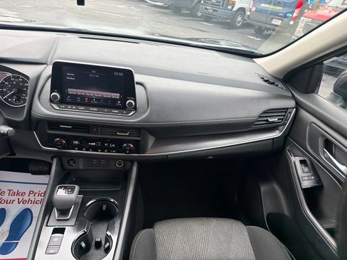 Used 2024 Nissan Rogue SV AWD/4WD image 18