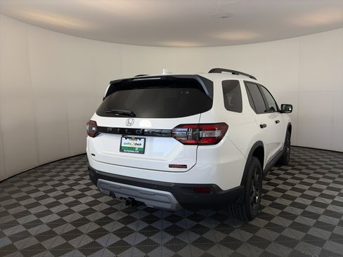 Used 2023 Honda Pilot TrailSport image 10