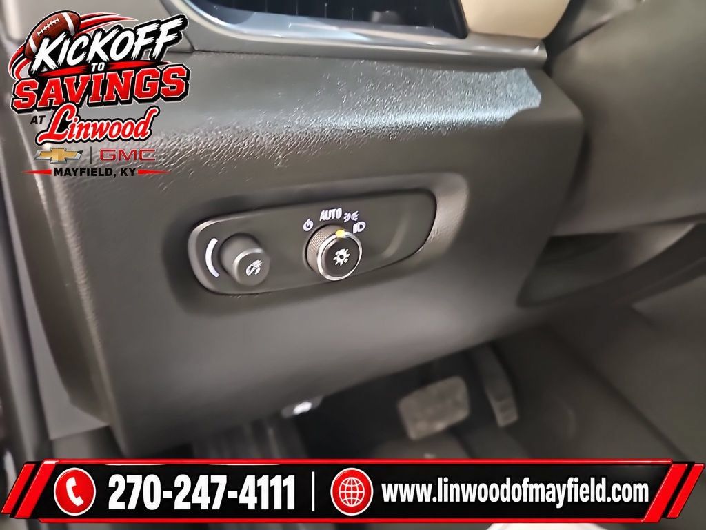 Used 2023 Chevrolet Traverse LS FWD image 16