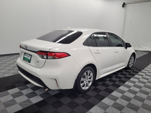 Used 2022 Toyota Corolla LE FWD image 9