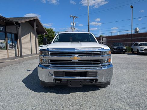 Used 2018 Chevrolet Silverado 2500 W/T RWD image 2