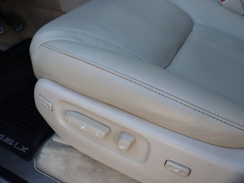 Used 2013 Lexus LX 570 4WD image 59