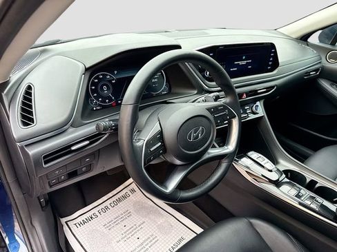 Used 2022 Hyundai Sonata Limited w/ Preferred Accessory Package image 9
