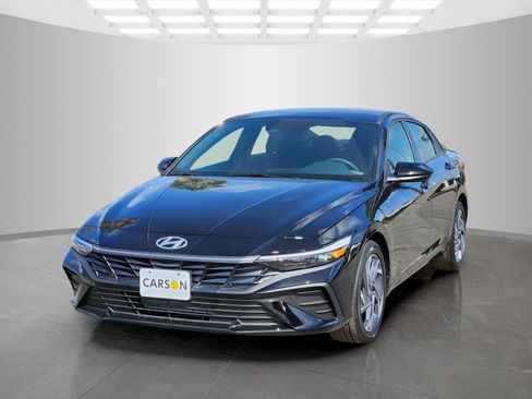 New 2025 Hyundai Elantra Sport image 3